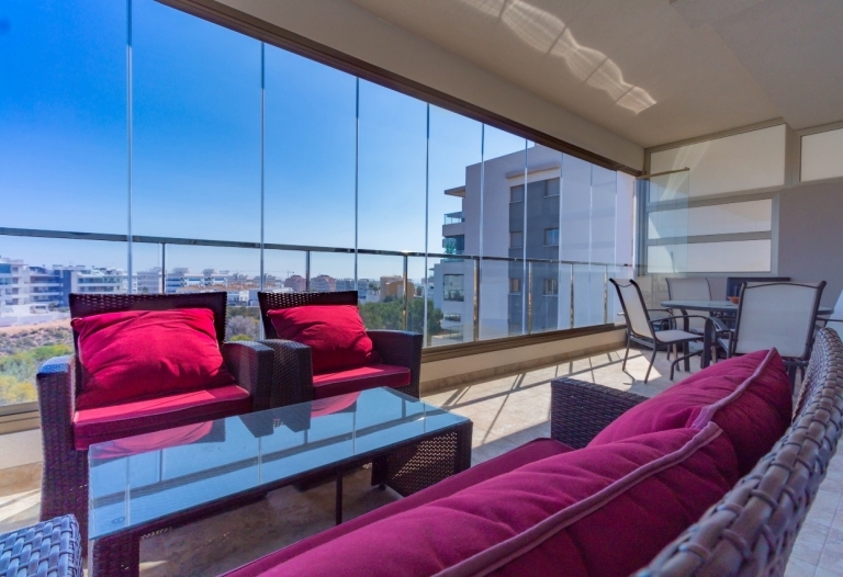 Apartamento en venta en Villamartin, Alicante
