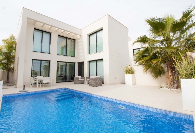 Precioso chalet indenpendiente con piscina privada en Ciudad Quesada (Alicante)